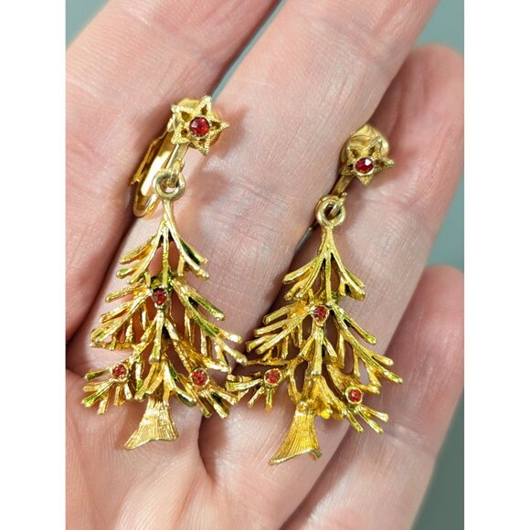 Vintage Gold Tone Red Rhinestone Christmas Tree Star Dangle Earrings Clip On - Picture 9 of 9